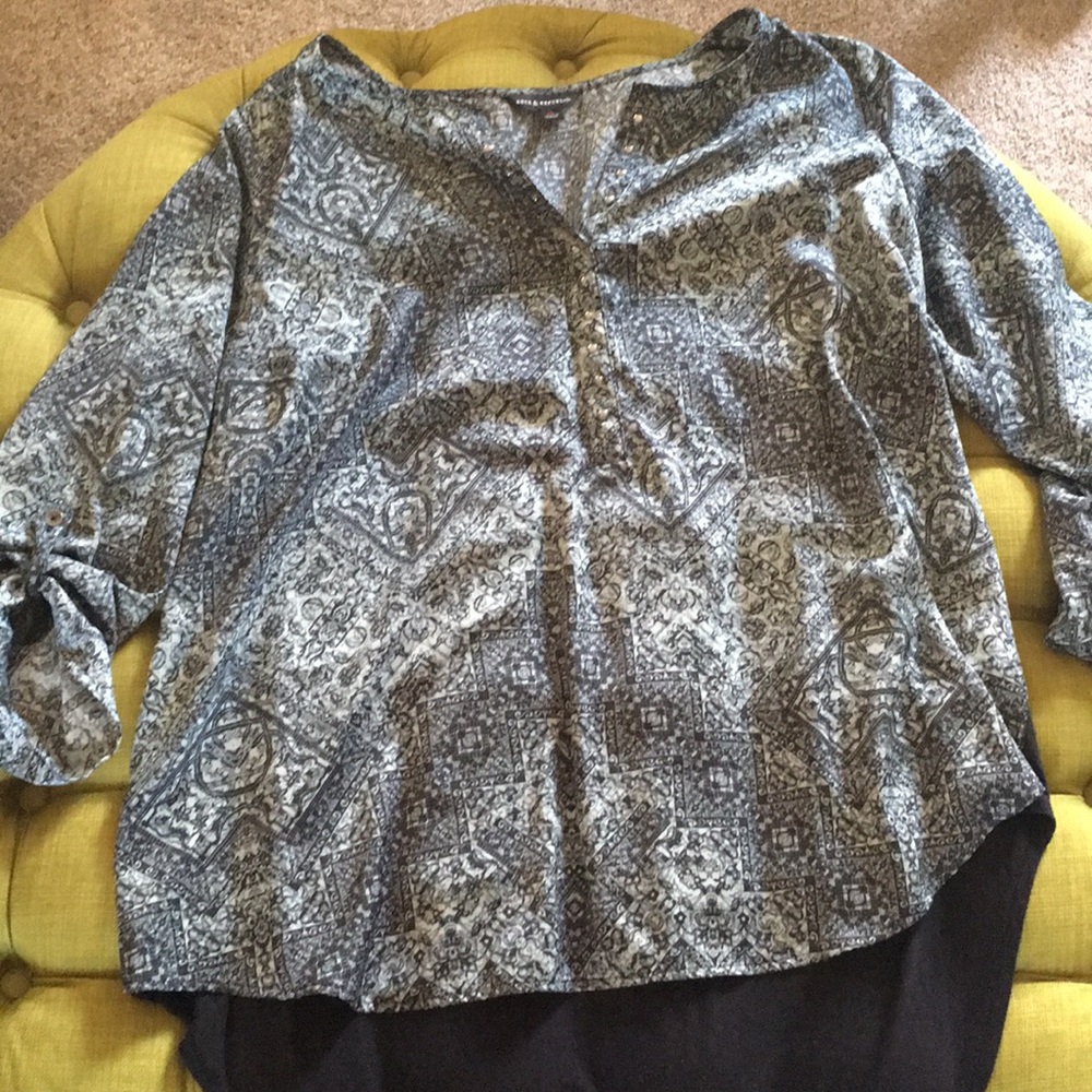 Rock & Republic Blouse. Light bluish/ grayish